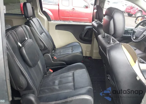 2015 Chrysler Town & Country Touring-L z USA, uszkodzony, nr VIN 2C4RC1CG0FR577736